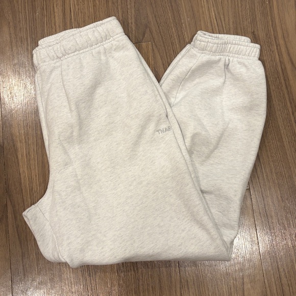 Aritzia TNA Sweatfleece Mega Fit Light Gray Sweatpants - Picture 2 of 5